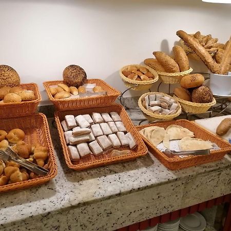 Hotel Apartments Villaggio Dei Fiori 4 Stars Luxury - Great Family Resort - Pet Friendly - With Hypermarket - Delivery Restaurant-Pizzeria - Room Breakfast With Supplement - Ultra Fast Wi-Fi - Play Area For Children - Olympic Swimming Pool - Parking Каорле Экстерьер фото