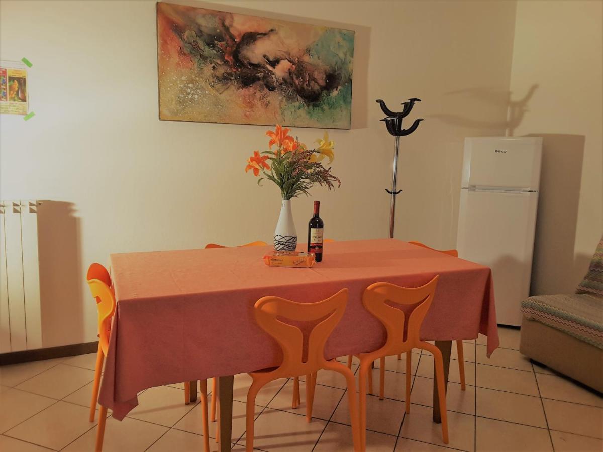 Hotel Apartments Villaggio Dei Fiori 4 Stars Luxury - Great Family Resort - Pet Friendly - With Hypermarket - Delivery Restaurant-Pizzeria - Room Breakfast With Supplement - Ultra Fast Wi-Fi - Play Area For Children - Olympic Swimming Pool - Parking Каорле Экстерьер фото