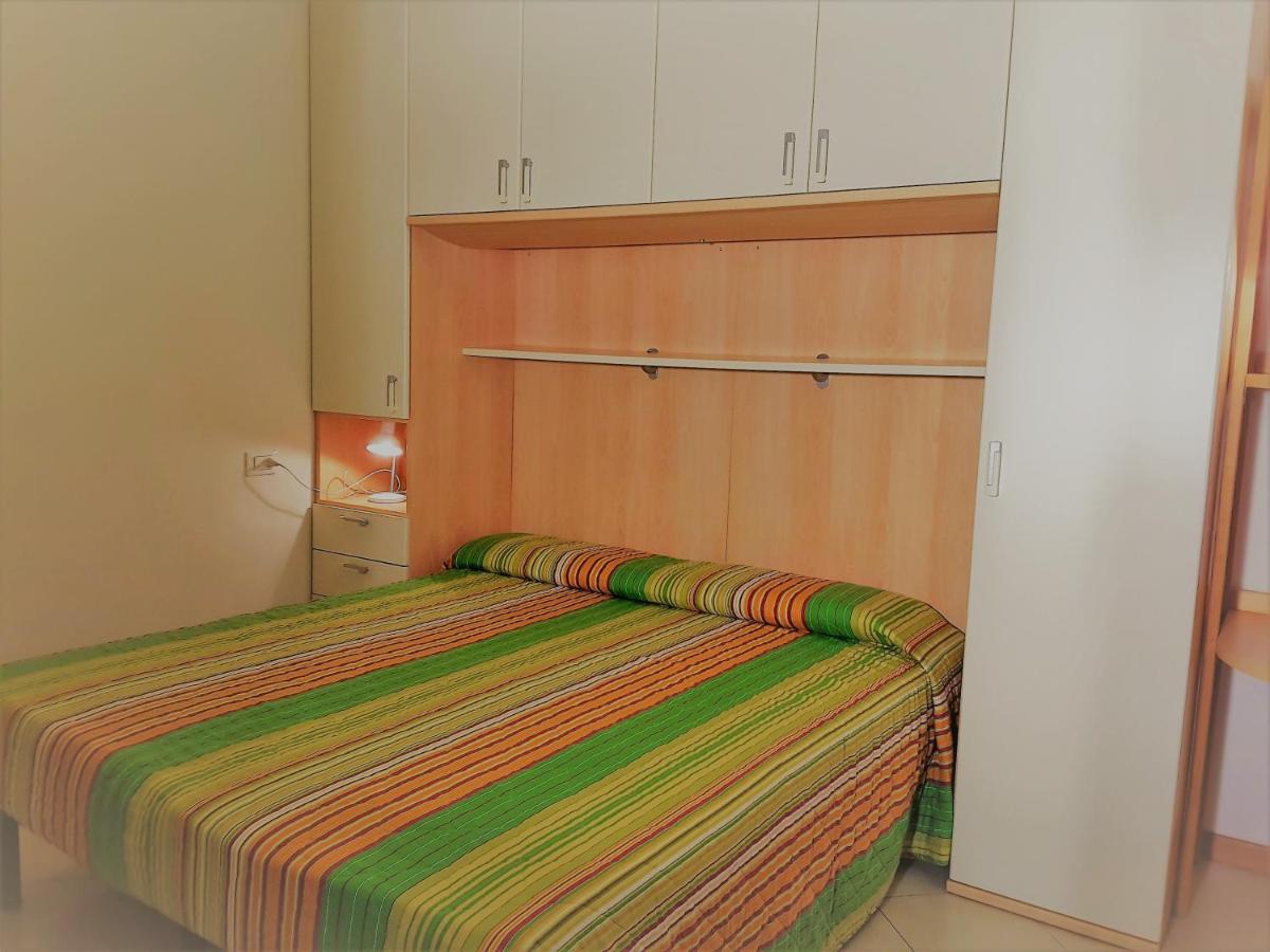 Hotel Apartments Villaggio Dei Fiori 4 Stars Luxury - Great Family Resort - Pet Friendly - With Hypermarket - Delivery Restaurant-Pizzeria - Room Breakfast With Supplement - Ultra Fast Wi-Fi - Play Area For Children - Olympic Swimming Pool - Parking Каорле Экстерьер фото