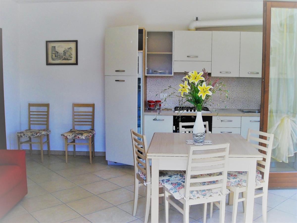 Hotel Apartments Villaggio Dei Fiori 4 Stars Luxury - Great Family Resort - Pet Friendly - With Hypermarket - Delivery Restaurant-Pizzeria - Room Breakfast With Supplement - Ultra Fast Wi-Fi - Play Area For Children - Olympic Swimming Pool - Parking Каорле Экстерьер фото