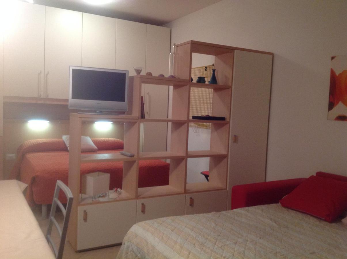 Hotel Apartments Villaggio Dei Fiori 4 Stars Luxury - Great Family Resort - Pet Friendly - With Hypermarket - Delivery Restaurant-Pizzeria - Room Breakfast With Supplement - Ultra Fast Wi-Fi - Play Area For Children - Olympic Swimming Pool - Parking Каорле Экстерьер фото
