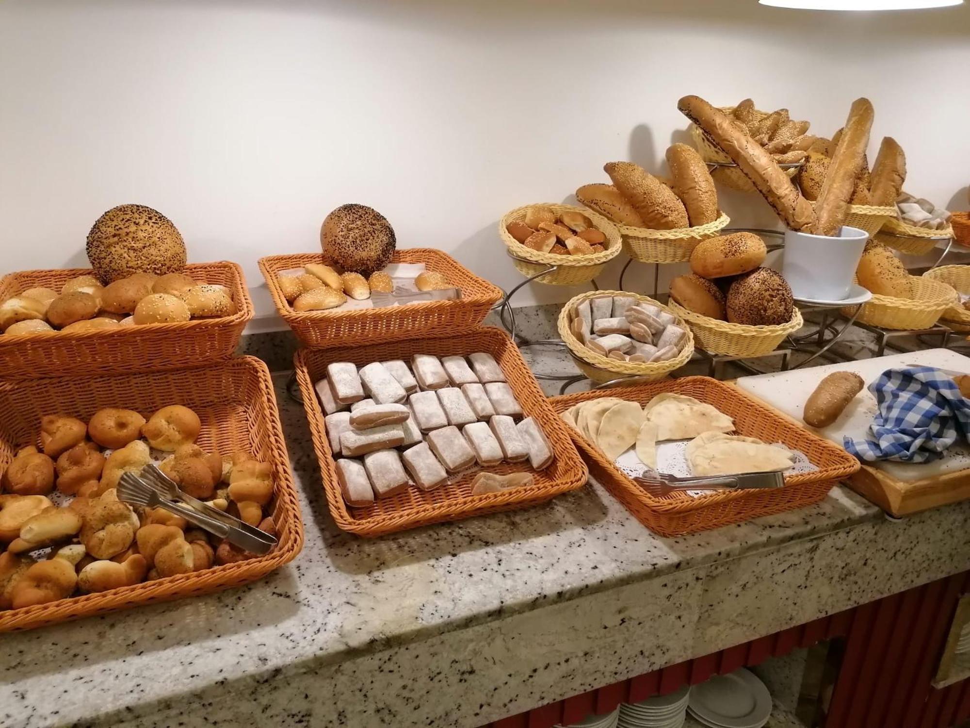 Hotel Apartments Villaggio Dei Fiori 4 Stars Luxury - Great Family Resort - Pet Friendly - With Hypermarket - Delivery Restaurant-Pizzeria - Room Breakfast With Supplement - Ultra Fast Wi-Fi - Play Area For Children - Olympic Swimming Pool - Parking Каорле Экстерьер фото