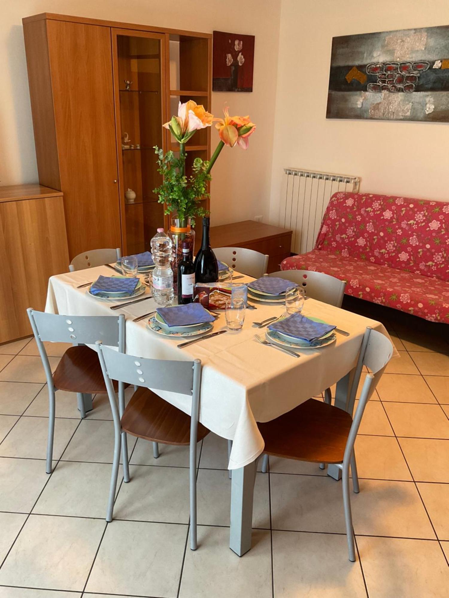 Hotel Apartments Villaggio Dei Fiori 4 Stars Luxury - Great Family Resort - Pet Friendly - With Hypermarket - Delivery Restaurant-Pizzeria - Room Breakfast With Supplement - Ultra Fast Wi-Fi - Play Area For Children - Olympic Swimming Pool - Parking Каорле Экстерьер фото