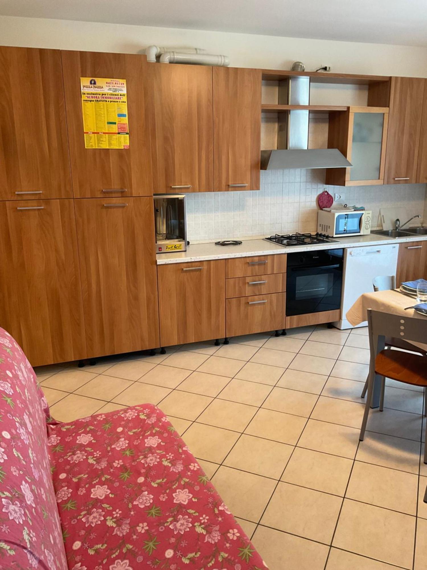 Hotel Apartments Villaggio Dei Fiori 4 Stars Luxury - Great Family Resort - Pet Friendly - With Hypermarket - Delivery Restaurant-Pizzeria - Room Breakfast With Supplement - Ultra Fast Wi-Fi - Play Area For Children - Olympic Swimming Pool - Parking Каорле Экстерьер фото