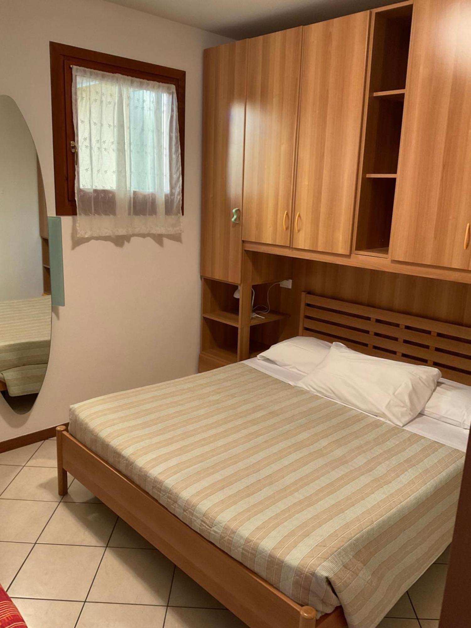 Hotel Apartments Villaggio Dei Fiori 4 Stars Luxury - Great Family Resort - Pet Friendly - With Hypermarket - Delivery Restaurant-Pizzeria - Room Breakfast With Supplement - Ultra Fast Wi-Fi - Play Area For Children - Olympic Swimming Pool - Parking Каорле Экстерьер фото
