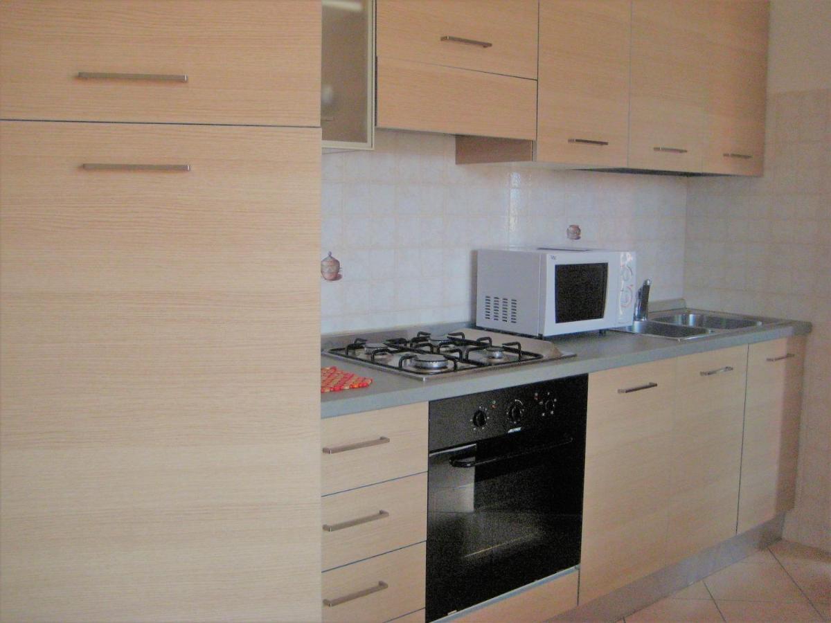 Hotel Apartments Villaggio Dei Fiori 4 Stars Luxury - Great Family Resort - Pet Friendly - With Hypermarket - Delivery Restaurant-Pizzeria - Room Breakfast With Supplement - Ultra Fast Wi-Fi - Play Area For Children - Olympic Swimming Pool - Parking Каорле Экстерьер фото