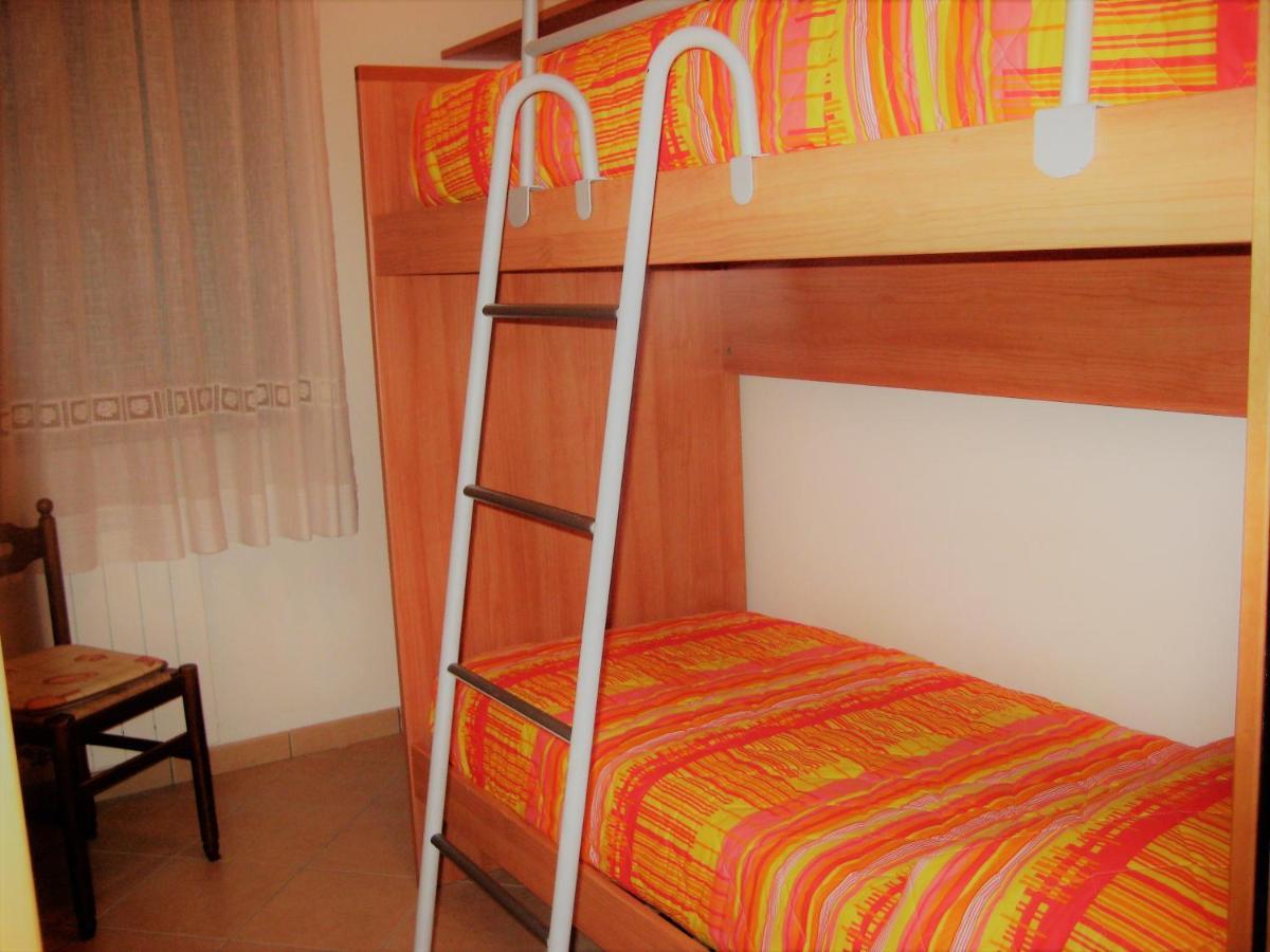 Hotel Apartments Villaggio Dei Fiori 4 Stars Luxury - Great Family Resort - Pet Friendly - With Hypermarket - Delivery Restaurant-Pizzeria - Room Breakfast With Supplement - Ultra Fast Wi-Fi - Play Area For Children - Olympic Swimming Pool - Parking Каорле Экстерьер фото